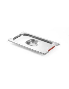 Lid with handle recess and silicone rim